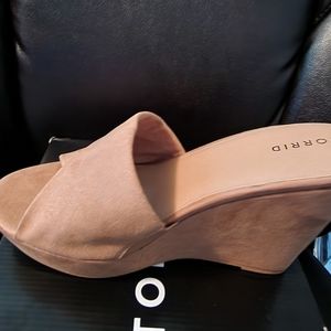 Torrid med brown platform slide